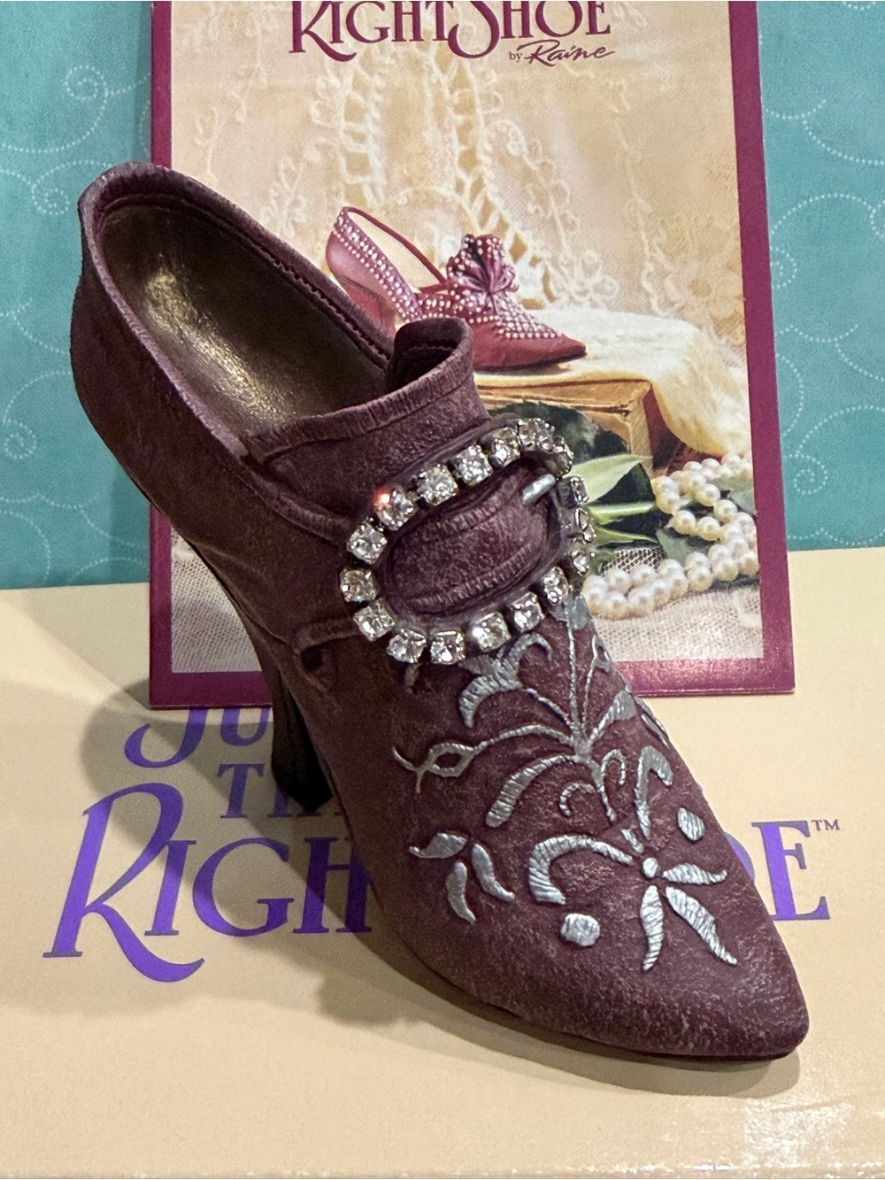 Just the Right Shoe “Bordeaux” #25022 (1999) Collectible Shoe